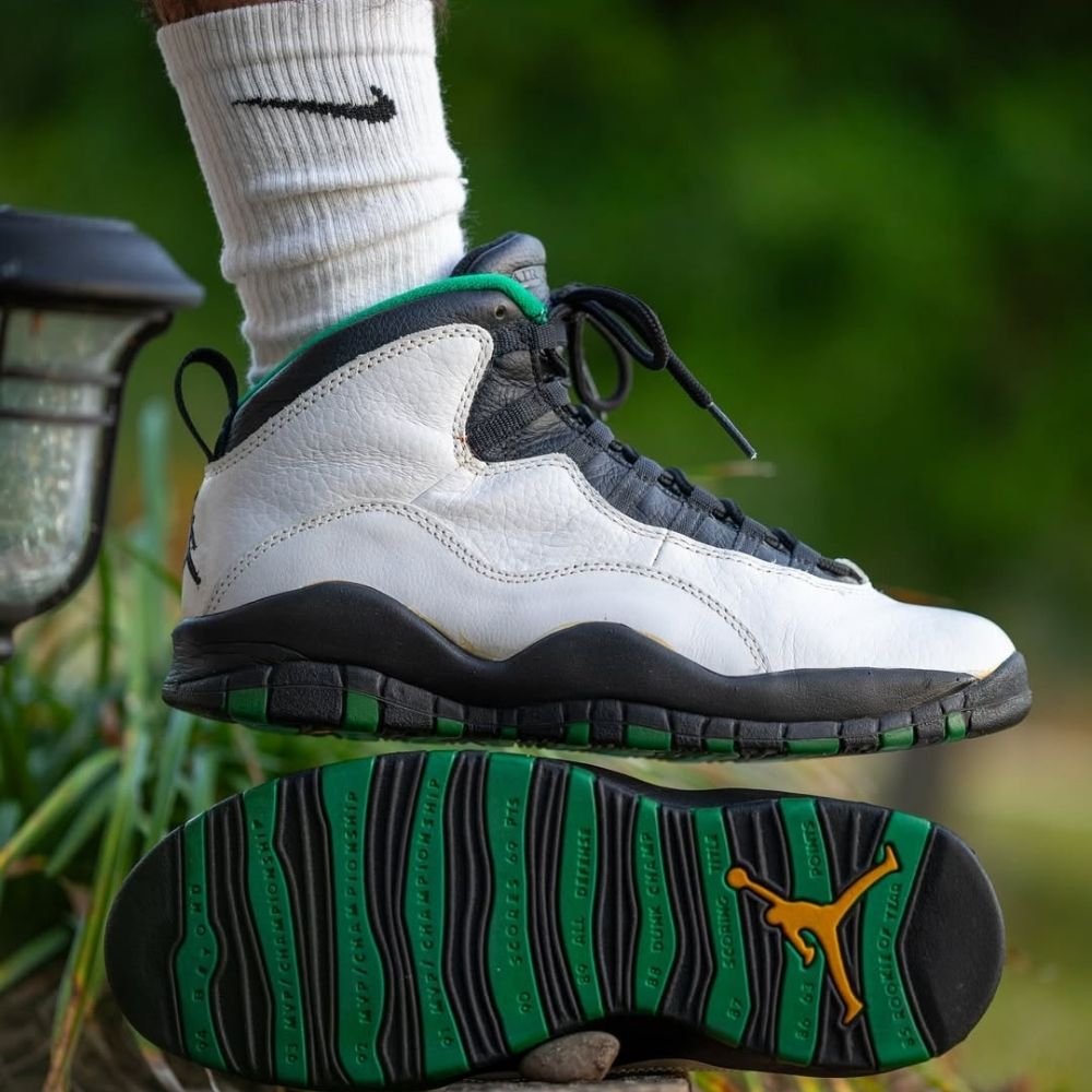 Seattle Black White - Air Jordan 10 Retro 2019 - product image from the listing.