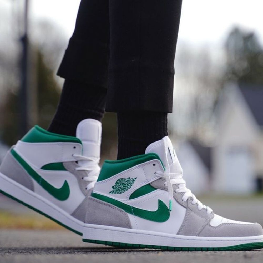 Grey Pine Green SE - Air Jordan 1 Mid - product image from the listing.