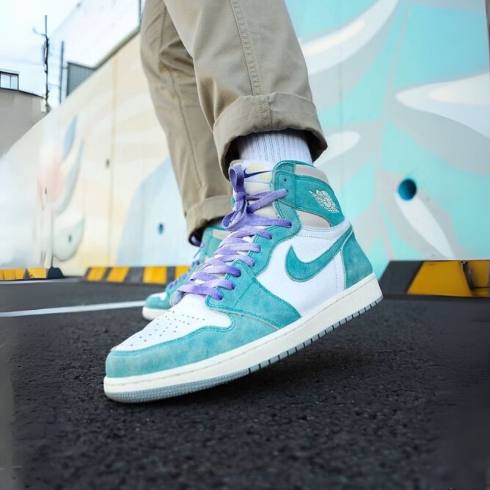 Air Jordan 1 Retro High OG Turbo in Green White - product image from the listing.