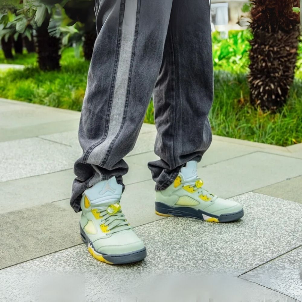 Air Jordan 5 Retro Jade Horizon in Green Black - product image from the listing.