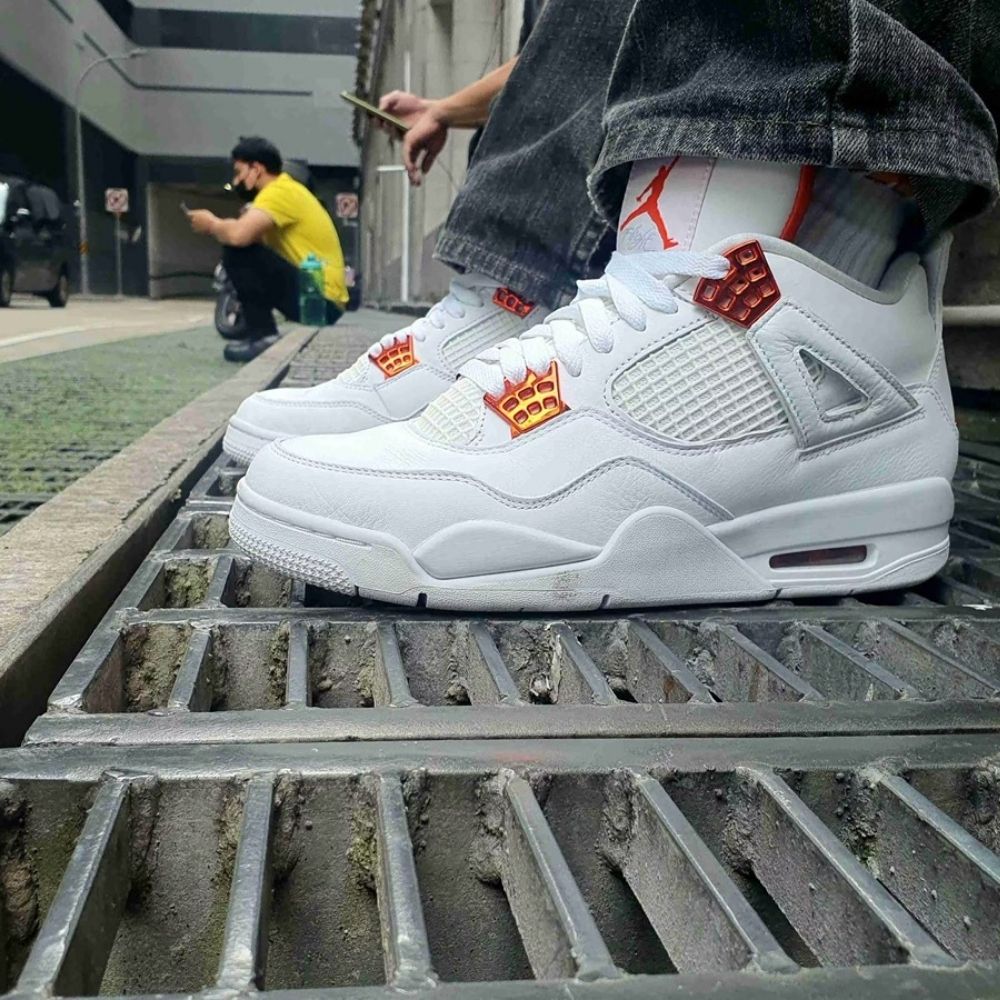 Air Jordan 4 Retro in Orange Metallic White - product image from the listing.