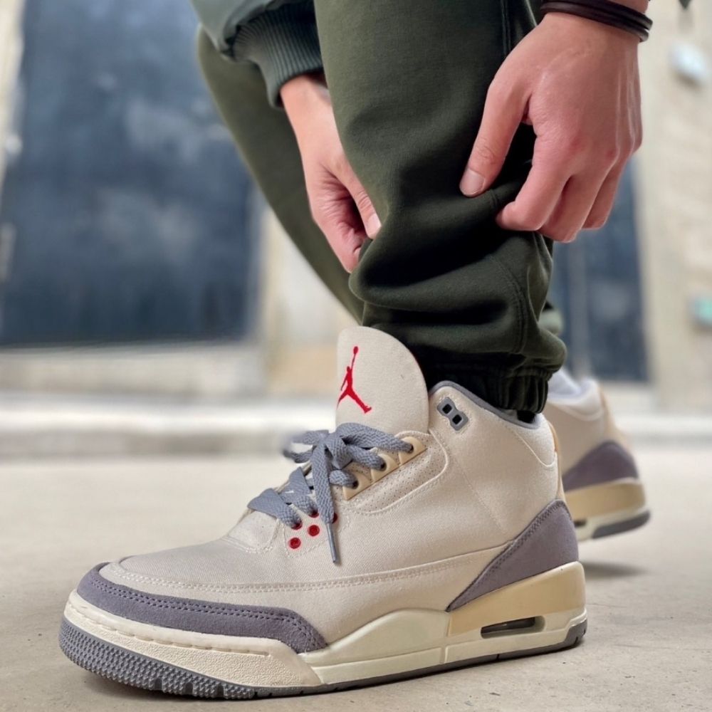 Muslin Grey Sail SE - Air Jordan 3 Retro - product image from the listing.