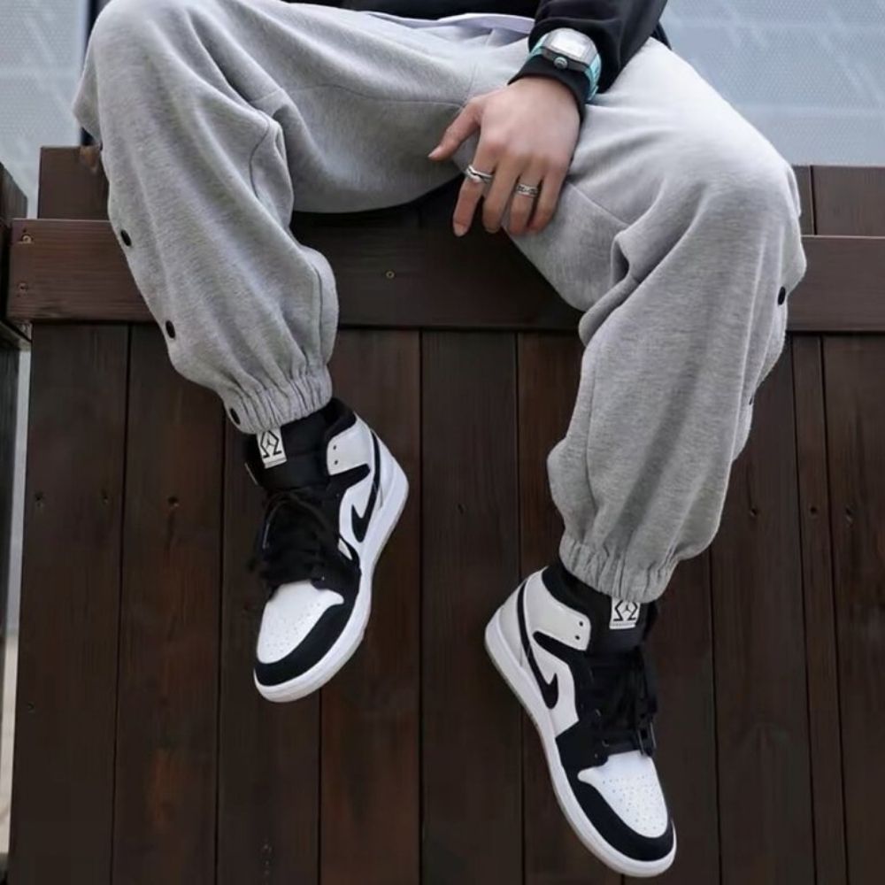Diamond Black White SE - Air Jordan 1 Mid - product image from the listing.