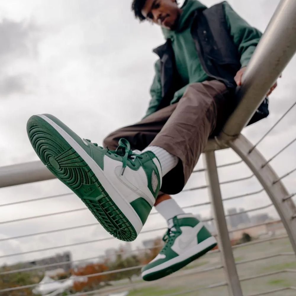 Air Jordan 1 Retro High OG Gorge in Green White - product image from the listing.