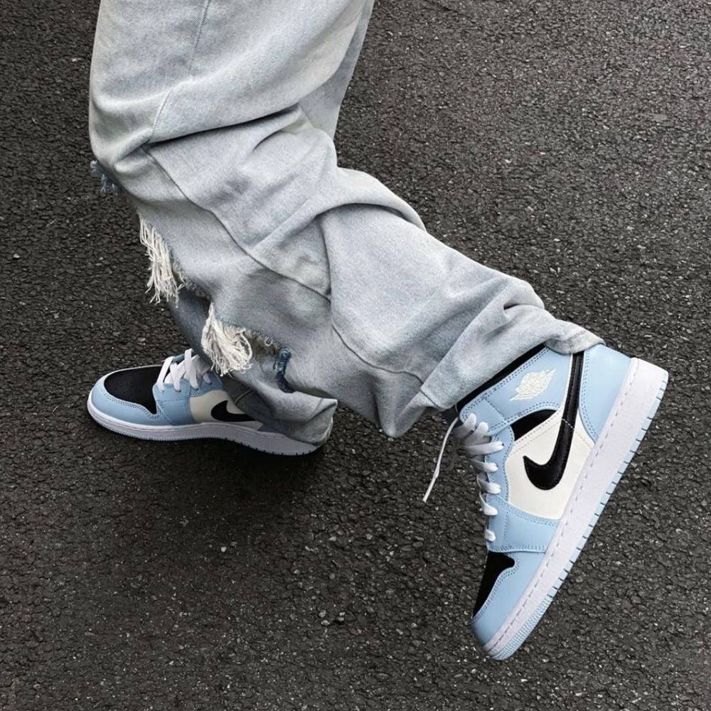 "Ice Blue White" Air Jordan 1 Mid 555112-401 - product image from the listing.