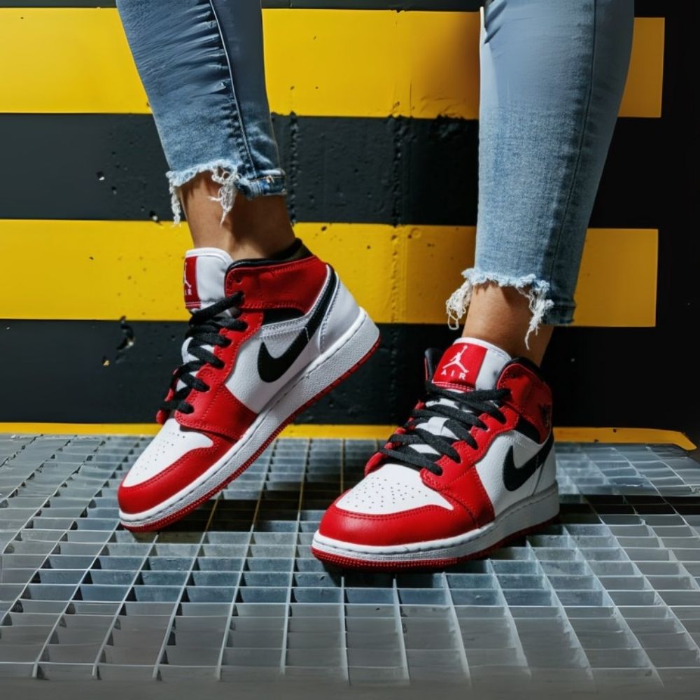 Air Jordan 1 Mid Chicago in Red White - product image from the listing.