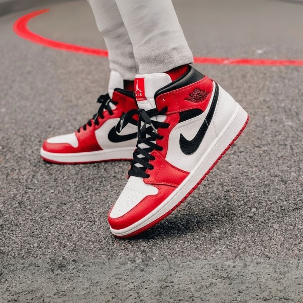 Air Jordan 1 Mid Chicago in Red White - product image from the listing.