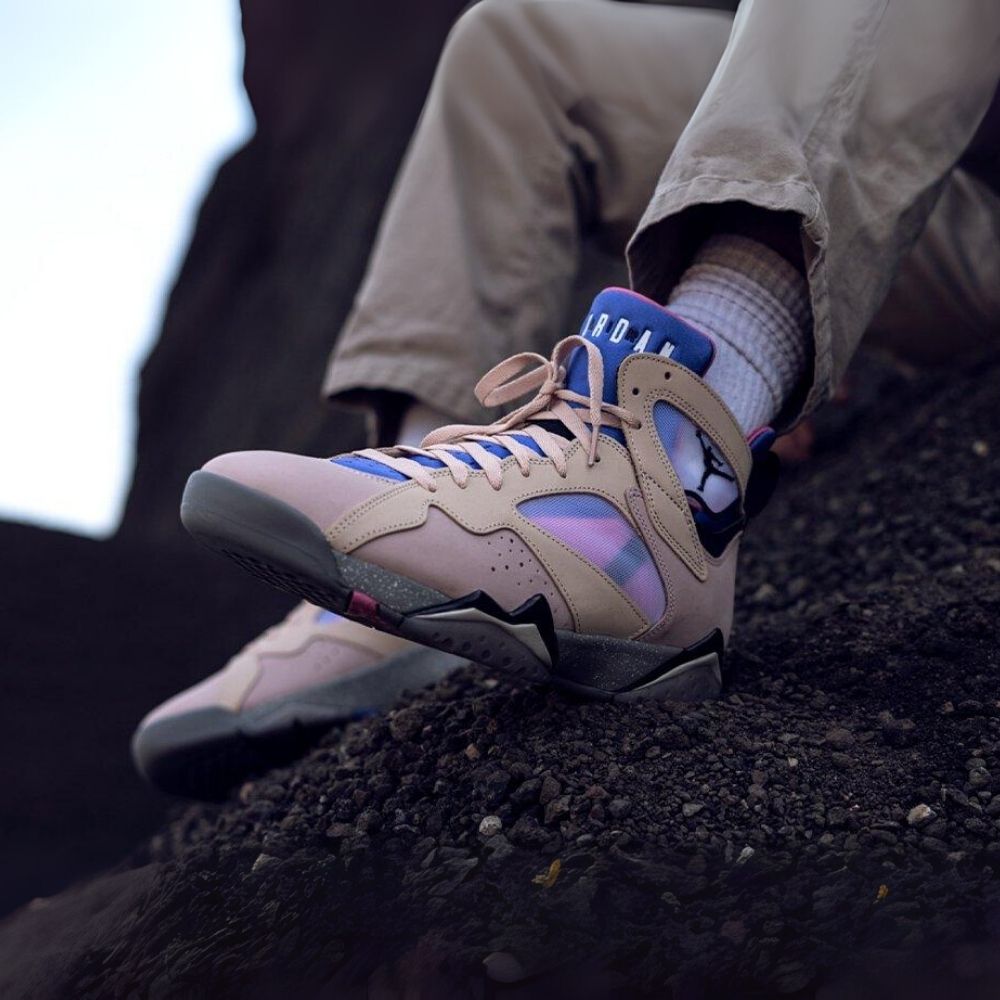 Sapphire Pink SE - Air Jordan 7 Retro - product image from the listing.