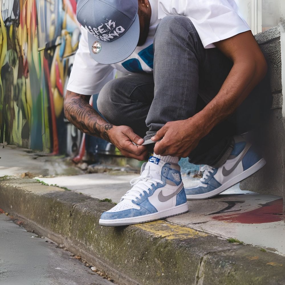Air Jordan 1 Retro High in Hyper Royal Smoke Grey - product image from the listing.