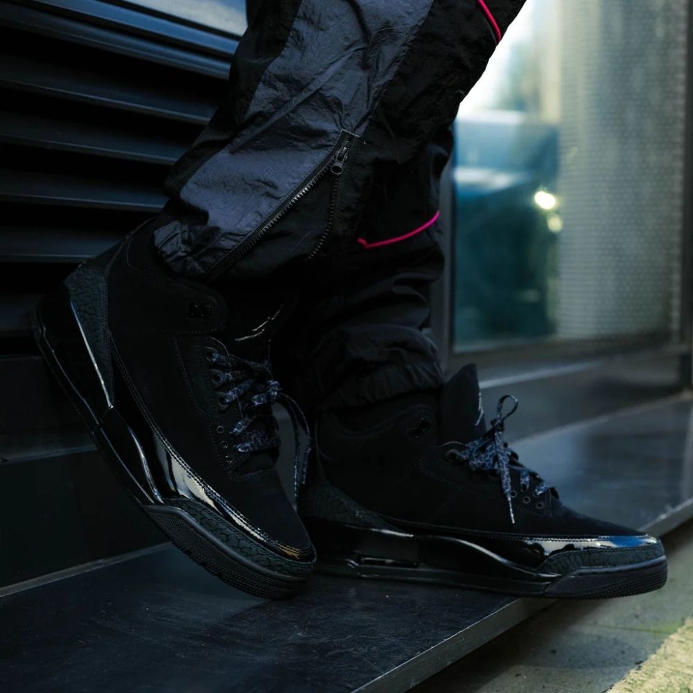Black Cat - Air Jordan 3 Retro 2025 - product image from the listing.