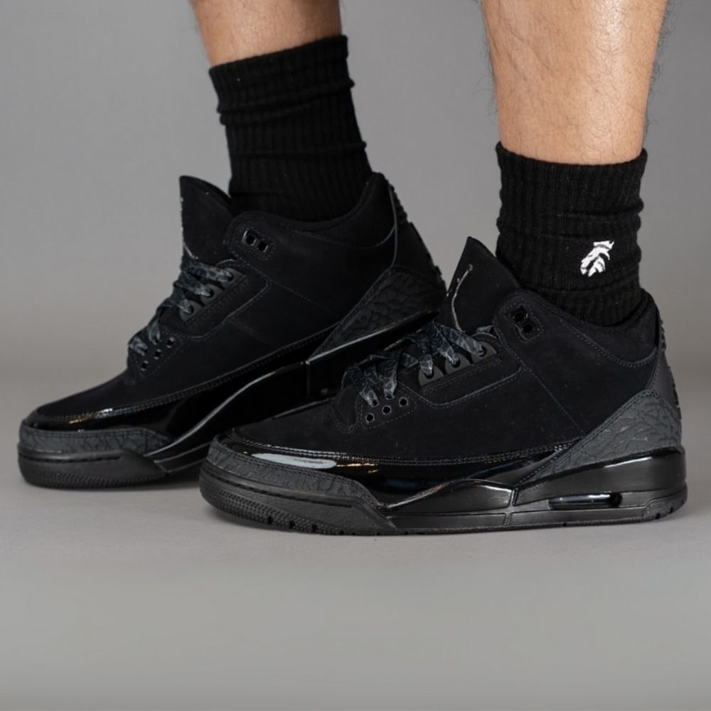 Black Cat - Air Jordan 3 Retro 2025 - product image from the listing.