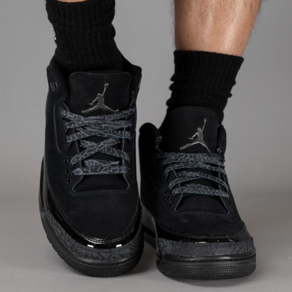 Black Cat - Air Jordan 3 Retro 2025 - product image from the listing.