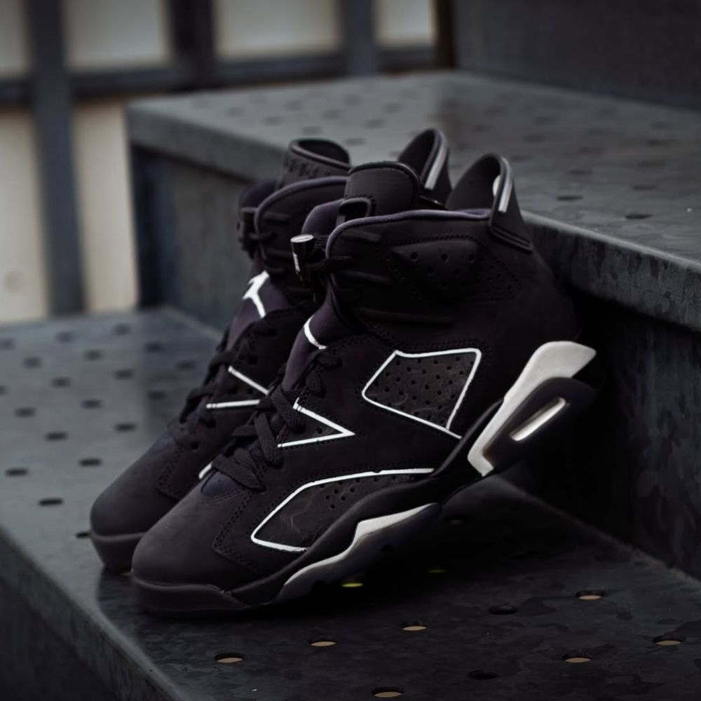 Air Jordan 6 Cap and Gown in Black - product image from the listing.