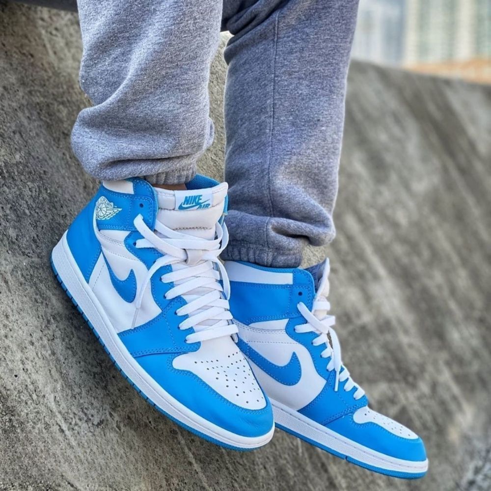 Air Jordan 1 Retro High OG UNC Powder in Blue - product image from the listing.