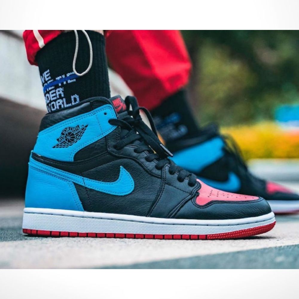 UNC To Chicago - Air Jordan 1 Retro High - product image from the listing.