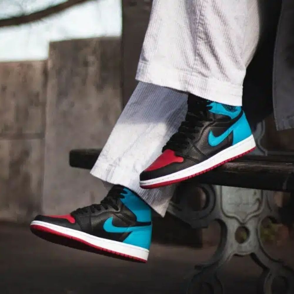 UNC To Chicago - Air Jordan 1 Retro High - product image from the listing.