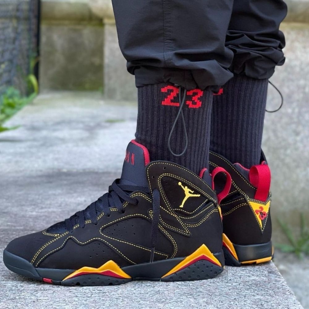 Citrus - Air Jordan 7 Retro - product image from the listing.