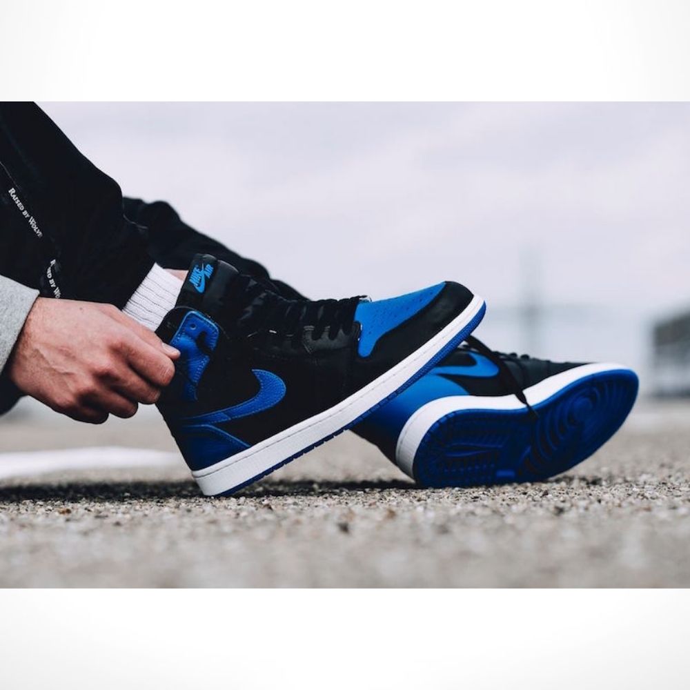 Air Jordan 1 Retro High OG in Royal Blue Black - product image from the listing.