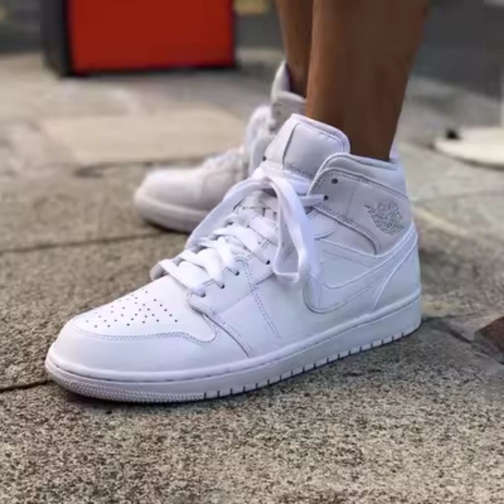 Air Jordan 1 Retro Mid in White Pure Platinum - product image from the listing.