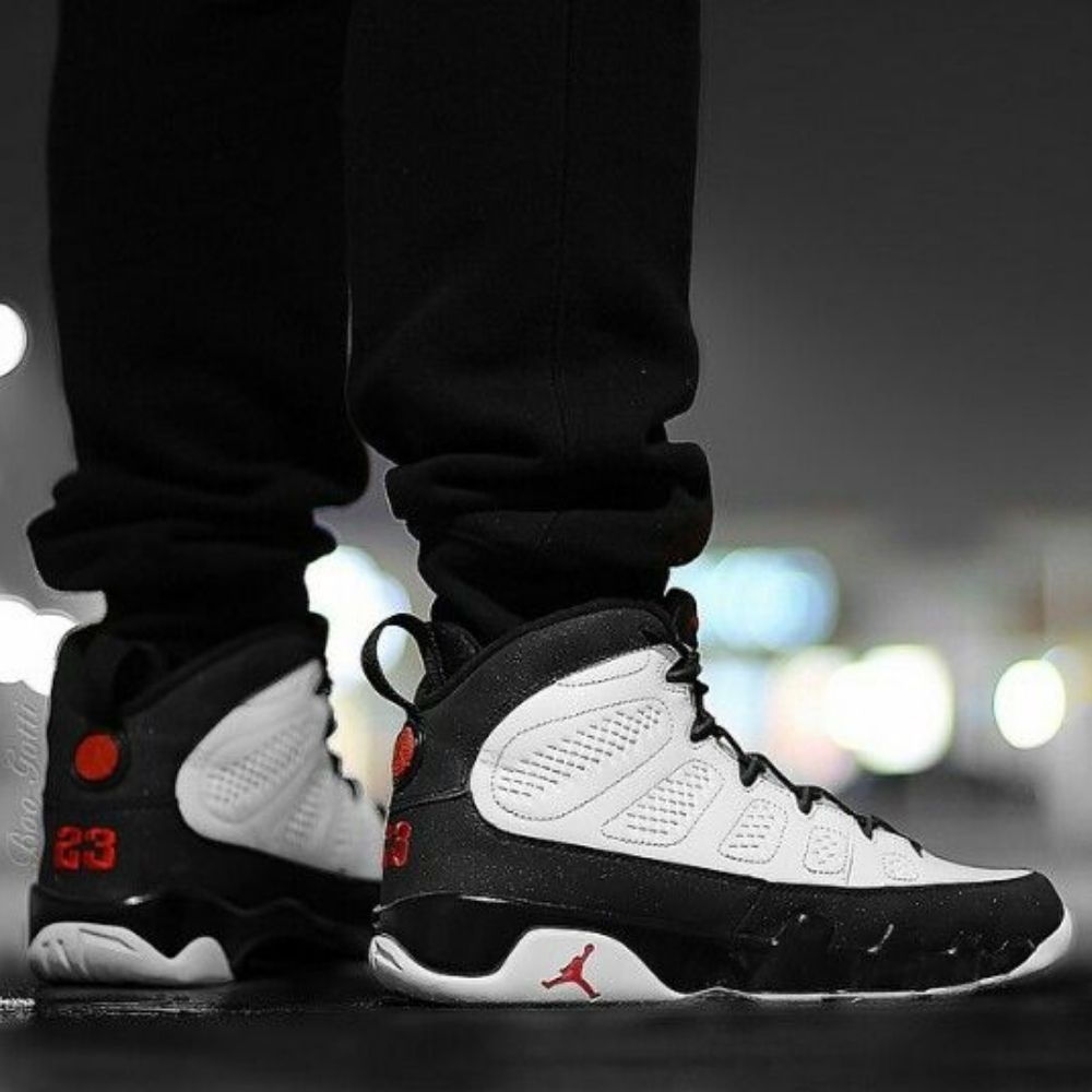 Air Jordan 9 Retro in University Blue Black - product image from the listing.