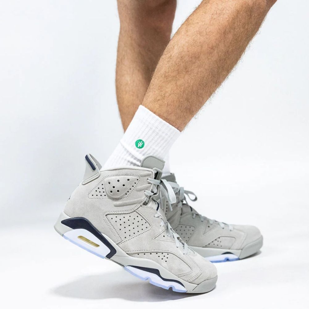 Georgetown Magnet - Air Jordan 6 - product image from the listing.