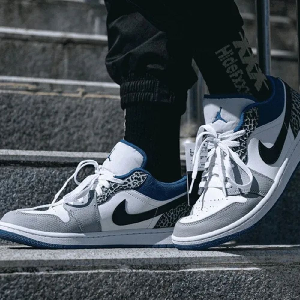 Air Jordan 1 Low SE True in Blue - product image from the listing.