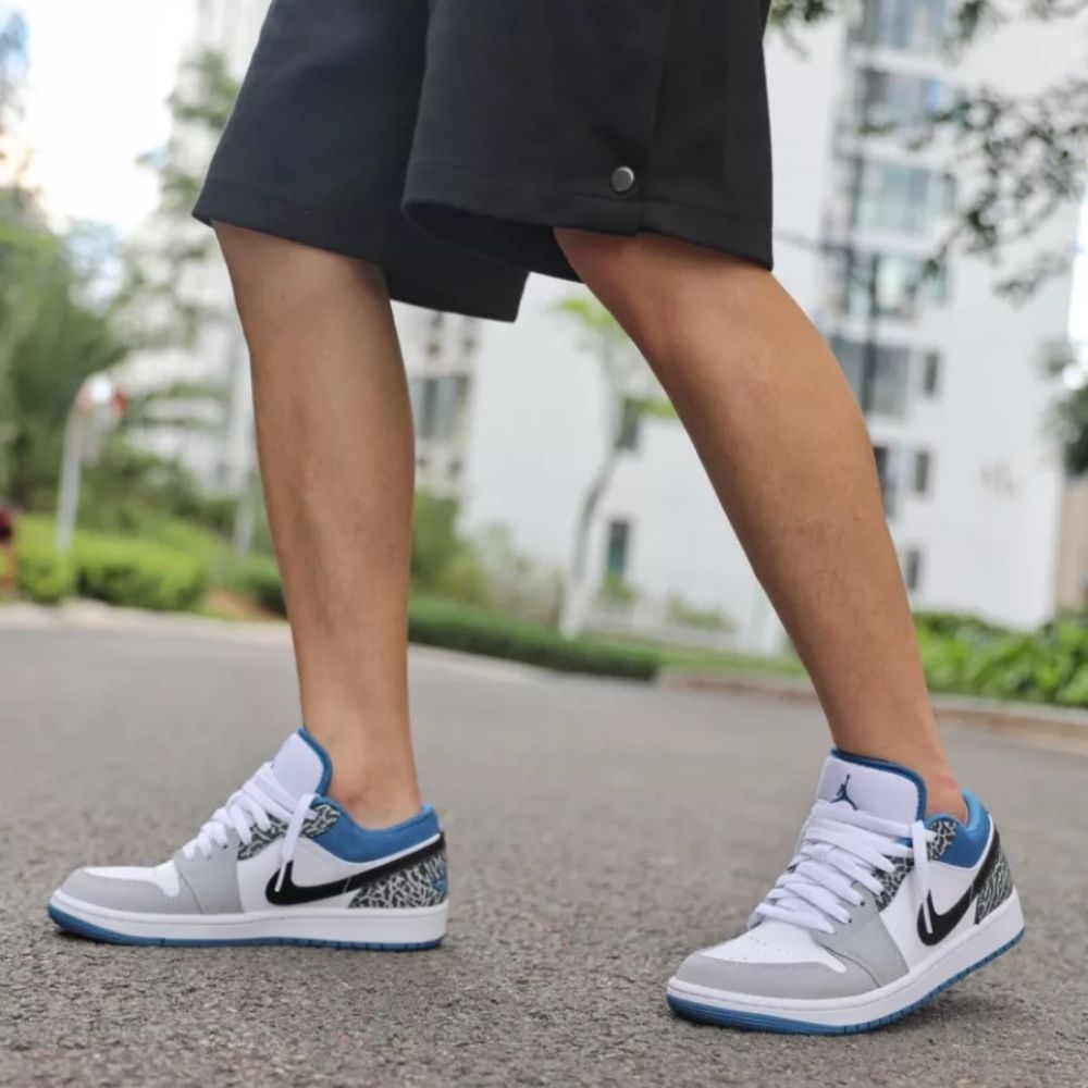 Air Jordan 1 Low SE True in Blue - product image from the listing.