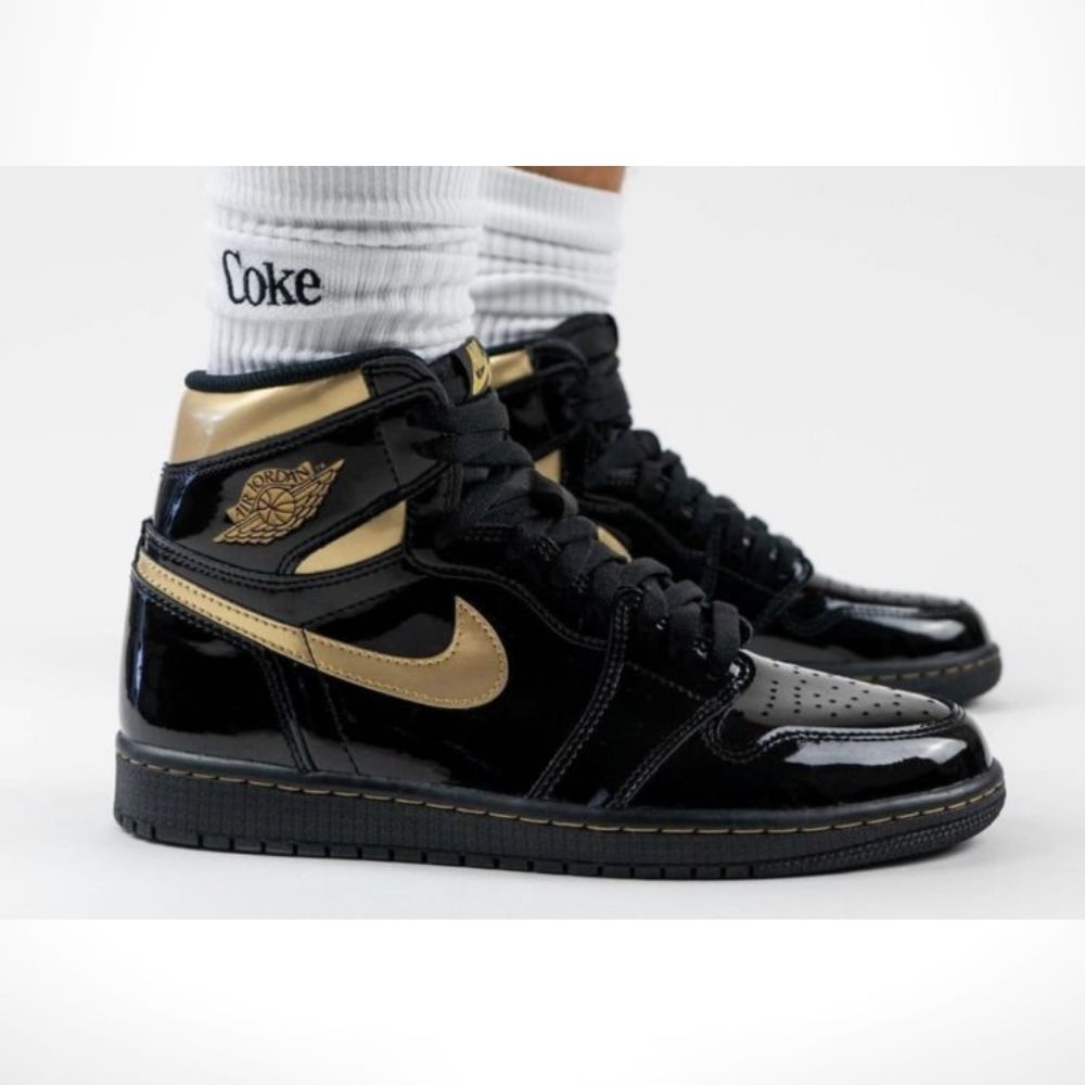 Air Jordan 1 Retro High OG in Black Metallic Gold - product image from the listing.