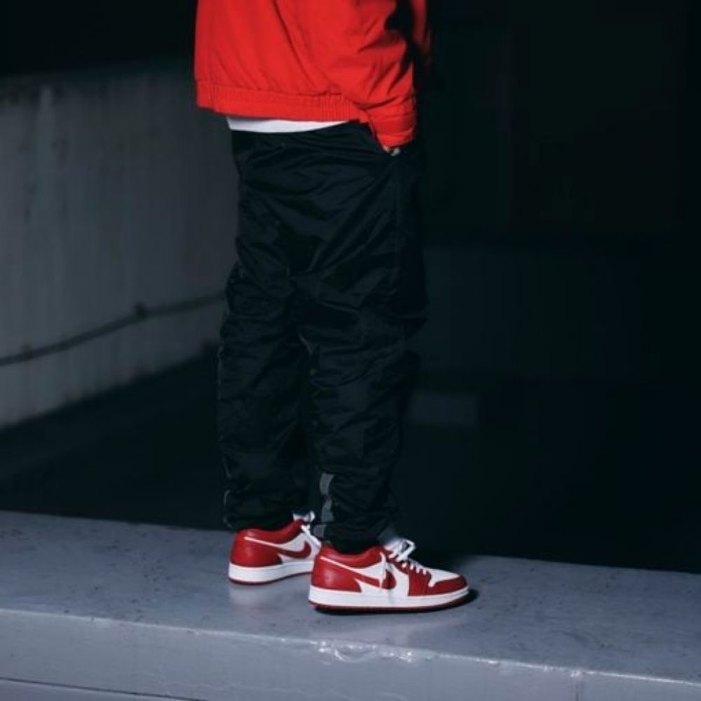 Air Jordan 1 Low Gym in Red White - product image from the listing.