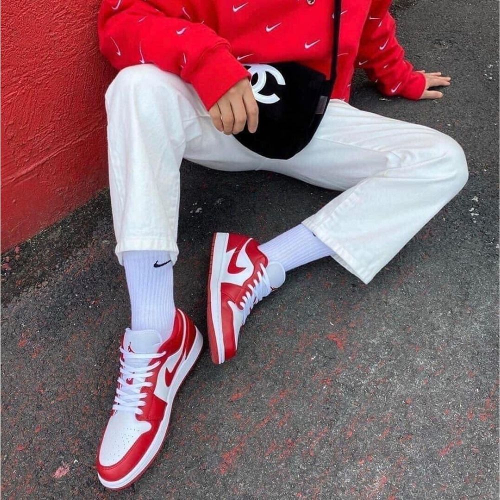 Air Jordan 1 Low Gym in Red White - product image from the listing.