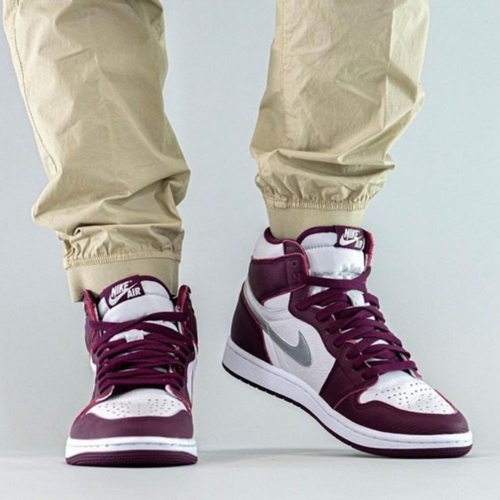 Air Jordan 1 Retro High OG in Bordeaux - product image from the listing.