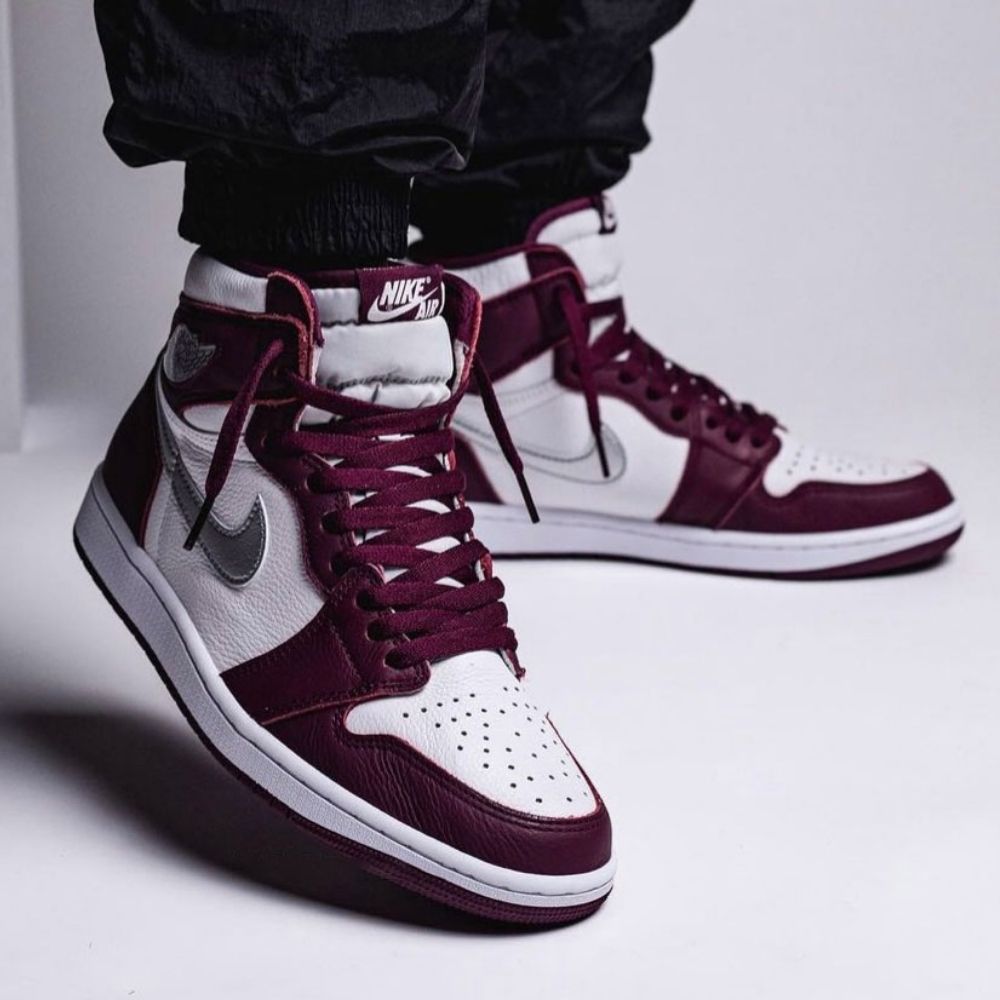 Air Jordan 1 Retro High OG in Bordeaux - product image from the listing.