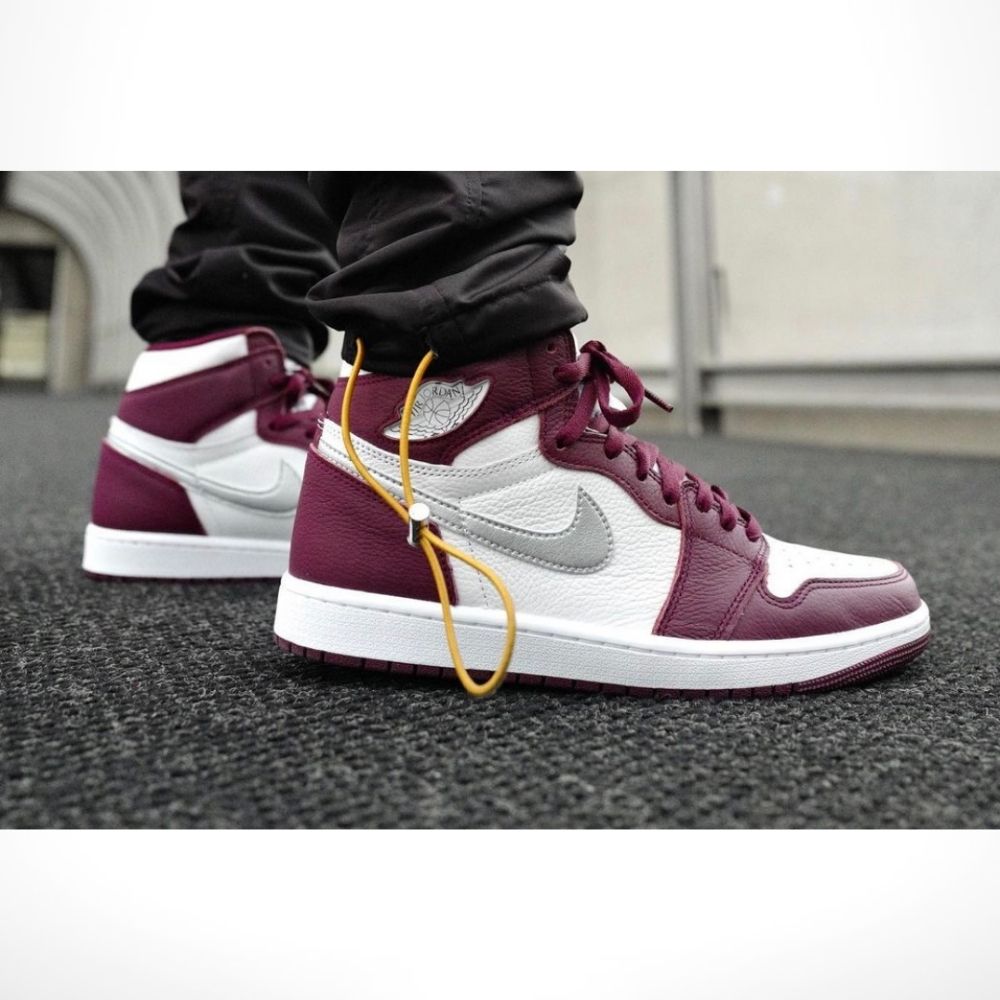 Air Jordan 1 Retro High OG in Bordeaux - product image from the listing.