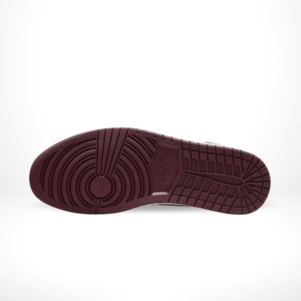 Air Jordan 1 Retro High OG in Bordeaux - product image from the listing.