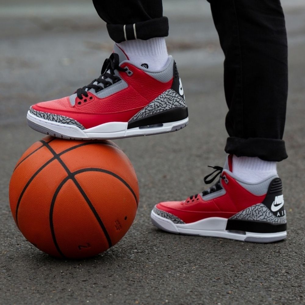Air Jordan 3 Retro SE Unite Fire in Red - product image from the listing.