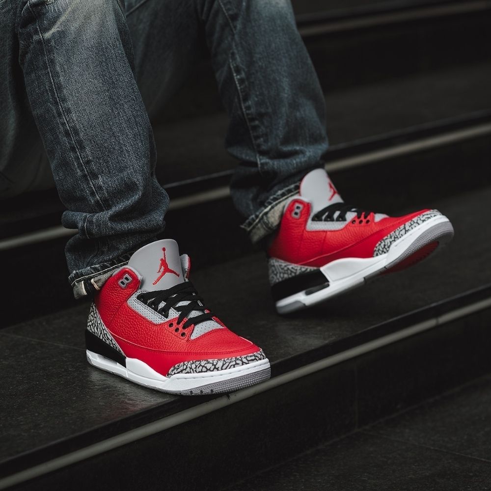 Air Jordan 3 Retro SE Unite Fire in Red - product image from the listing.