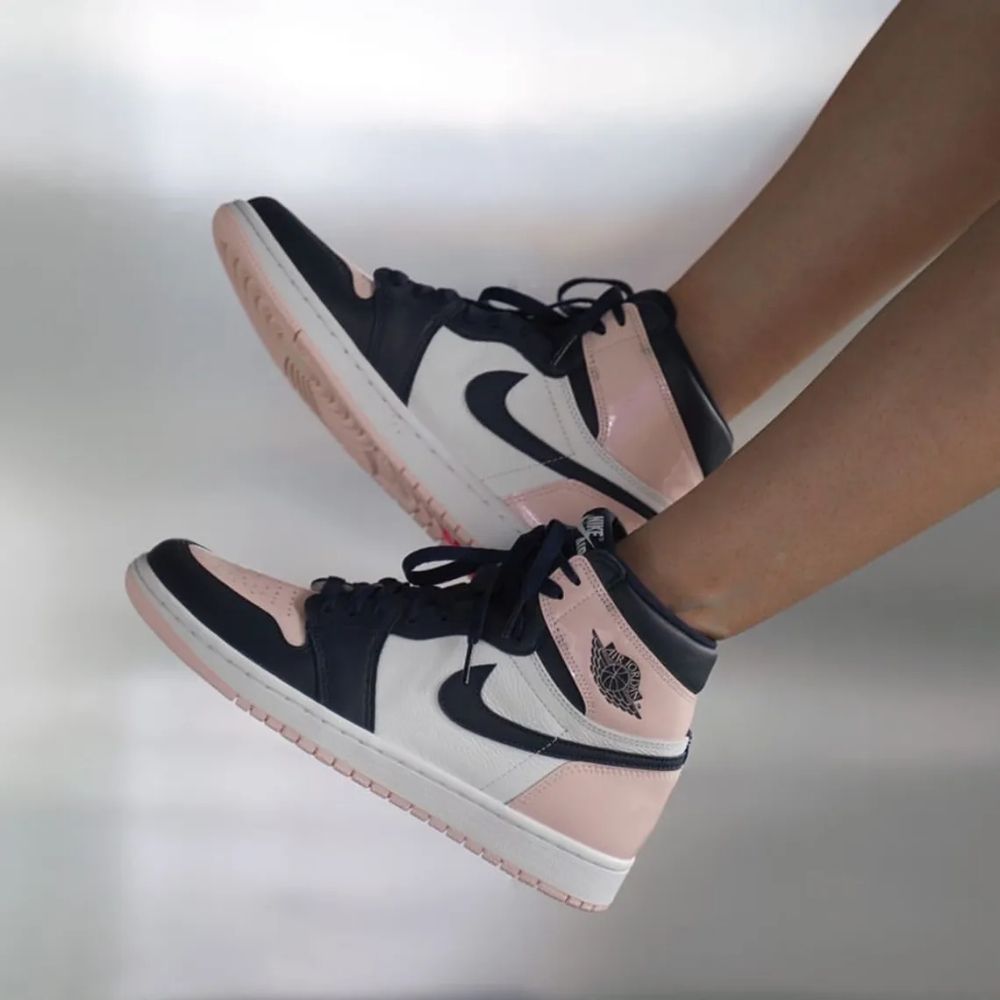 Air Jordan 1 Retro High OG SE Bubble in Gum Pink - product image from the listing.