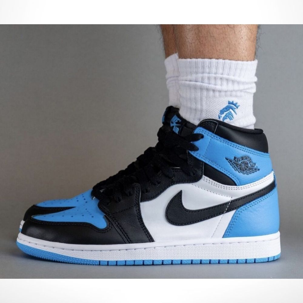 Air Jordan 1 Retro High OG UNC Toe in Blue - product image from the listing.