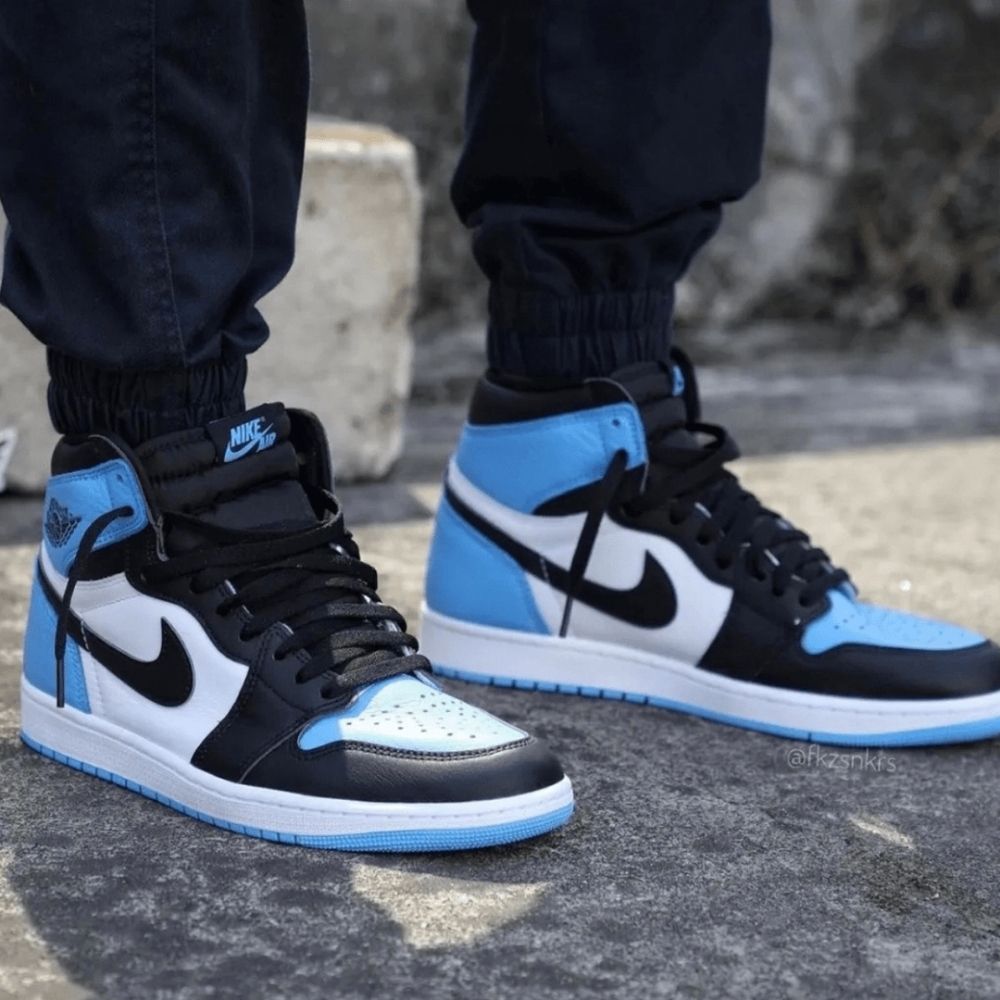 Air Jordan 1 Retro High OG UNC Toe in Blue - product image from the listing.