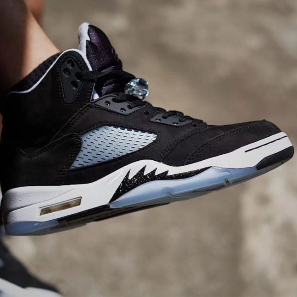 Oreo Black White - Air Jordan 5 Retro 2021 - product image from the listing.