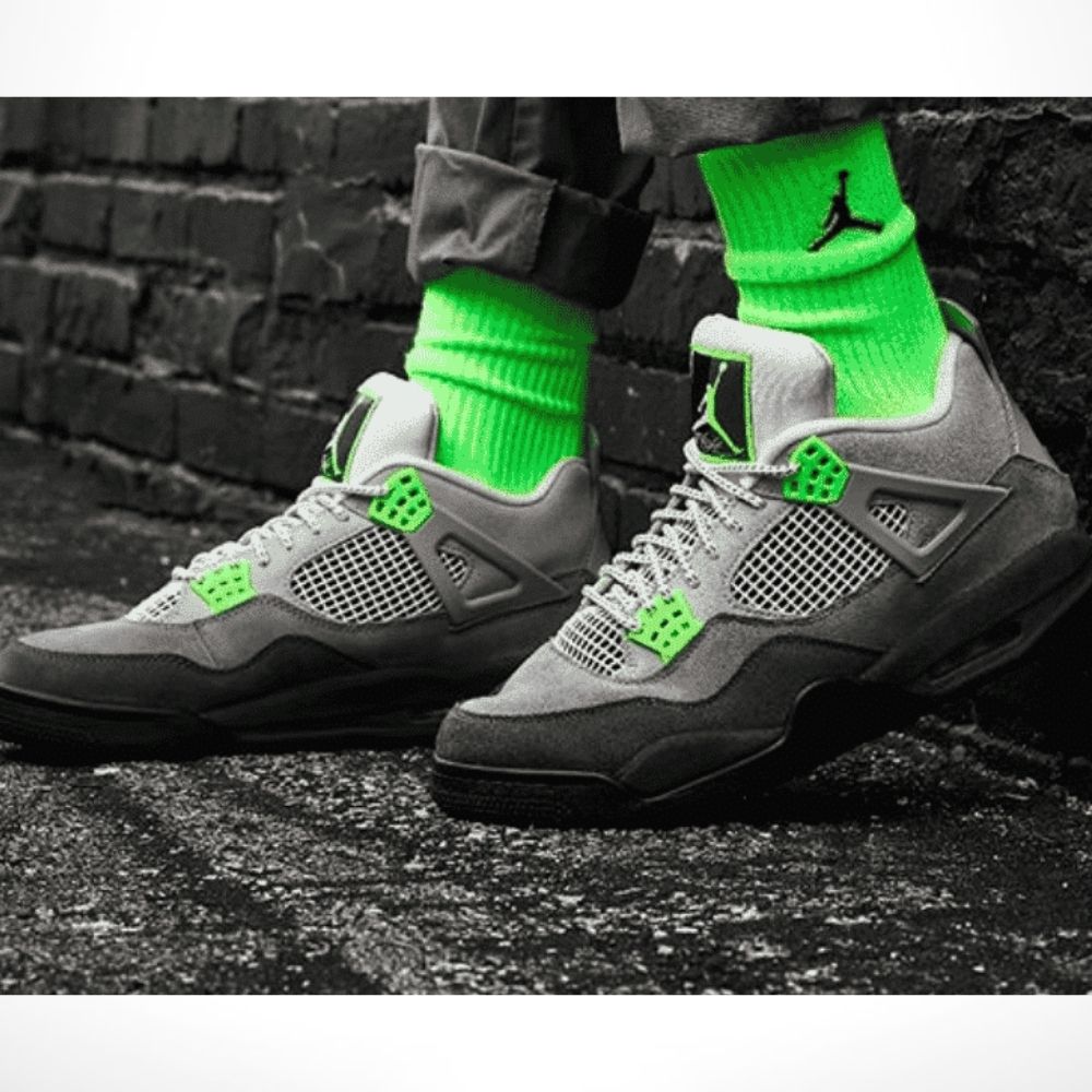 Air Jordan 4 Retro SE Neon 95 in Grey - product image from the listing.