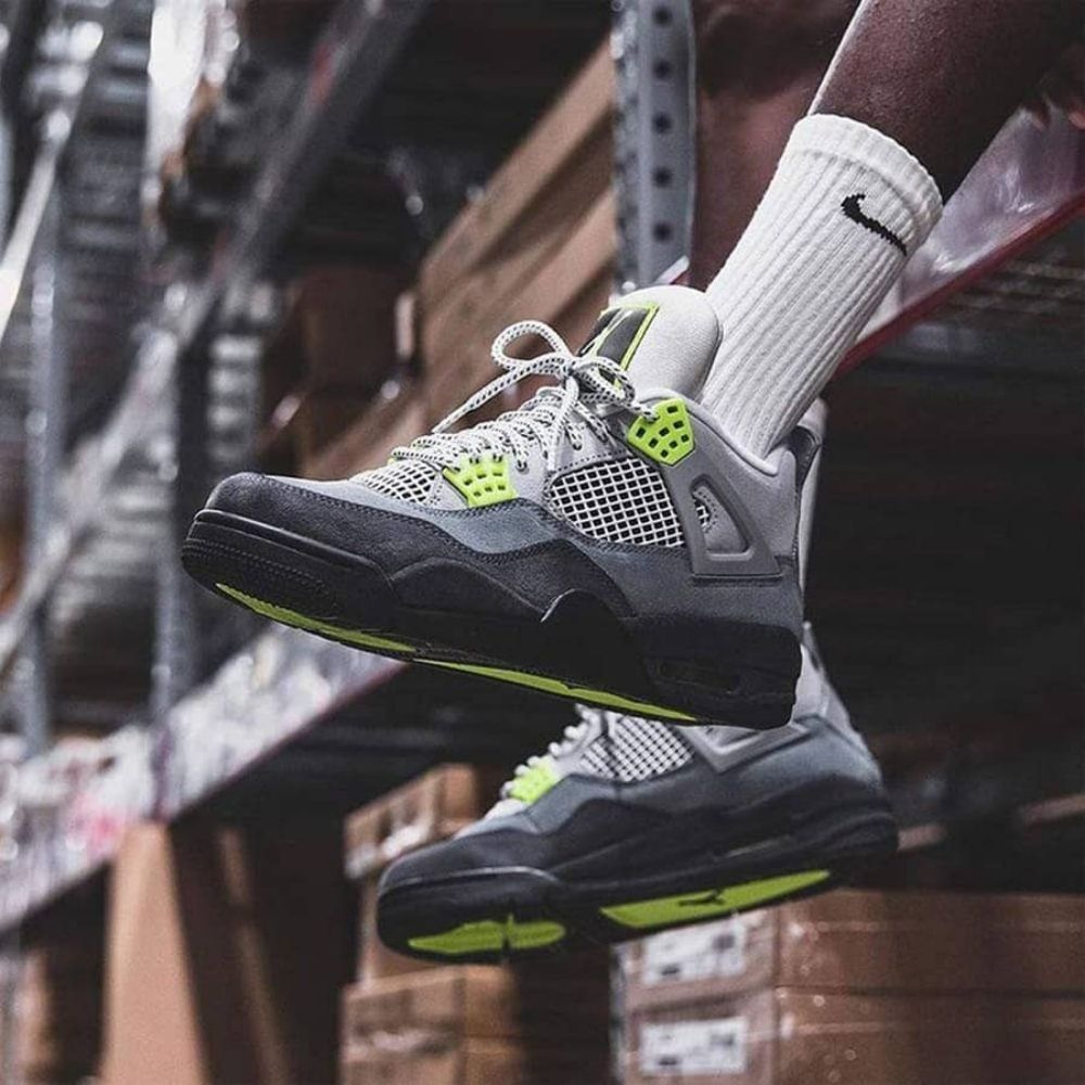 Air Jordan 4 Retro SE Neon 95 in Grey - product image from the listing.