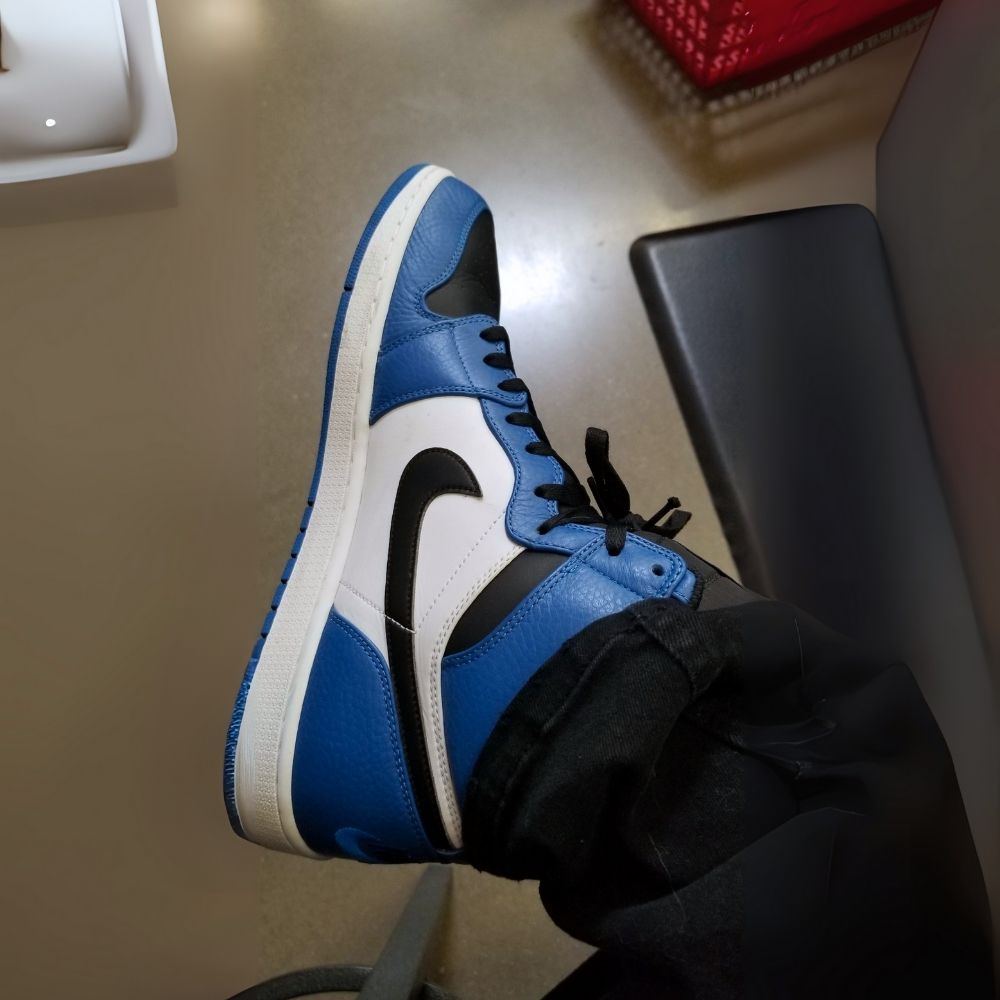 Air Jordan 1 Retro High Rare Air Soar in Blue White - product image from the listing.