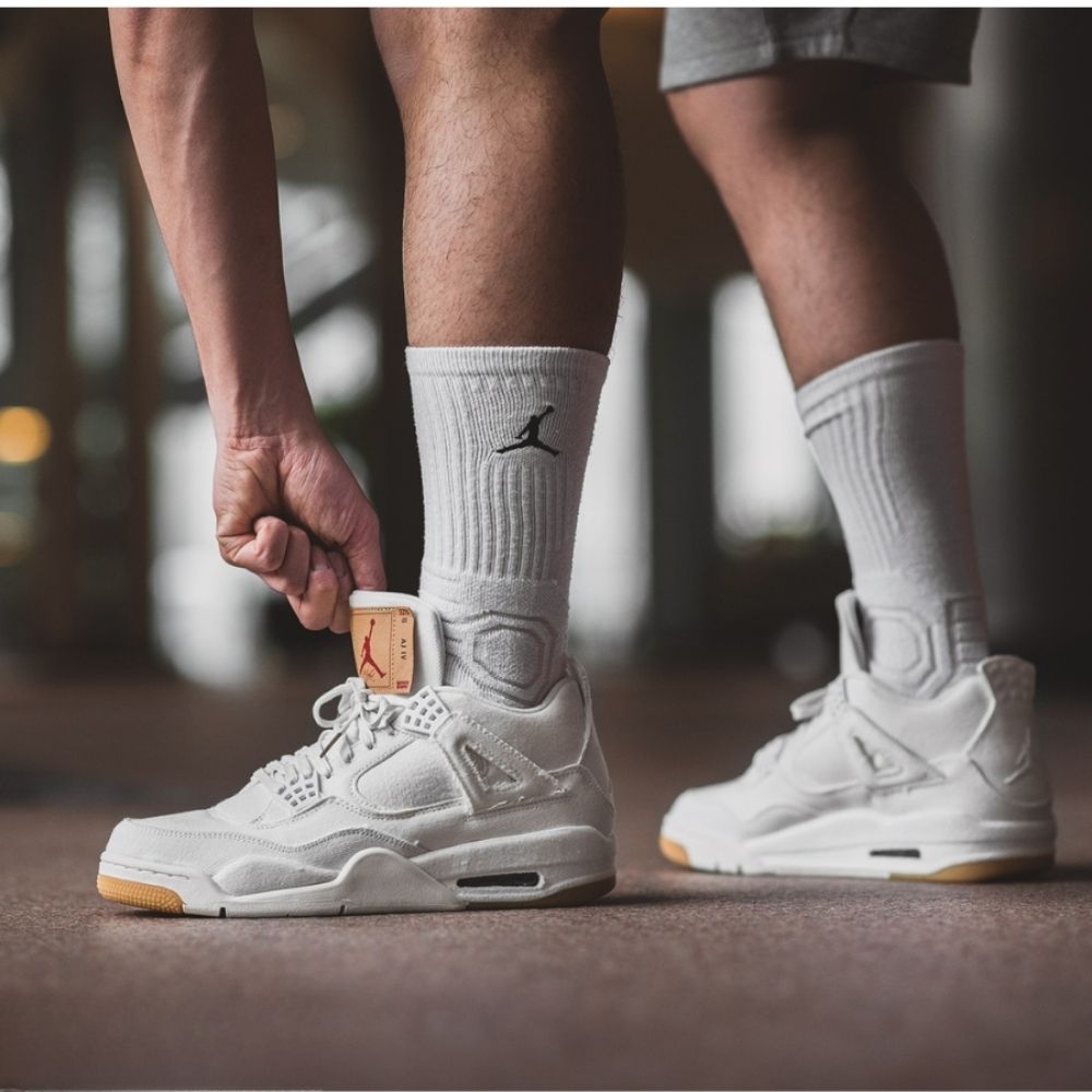 Air Jordan 4 Retro x Levis in White Denim - product image from the listing.