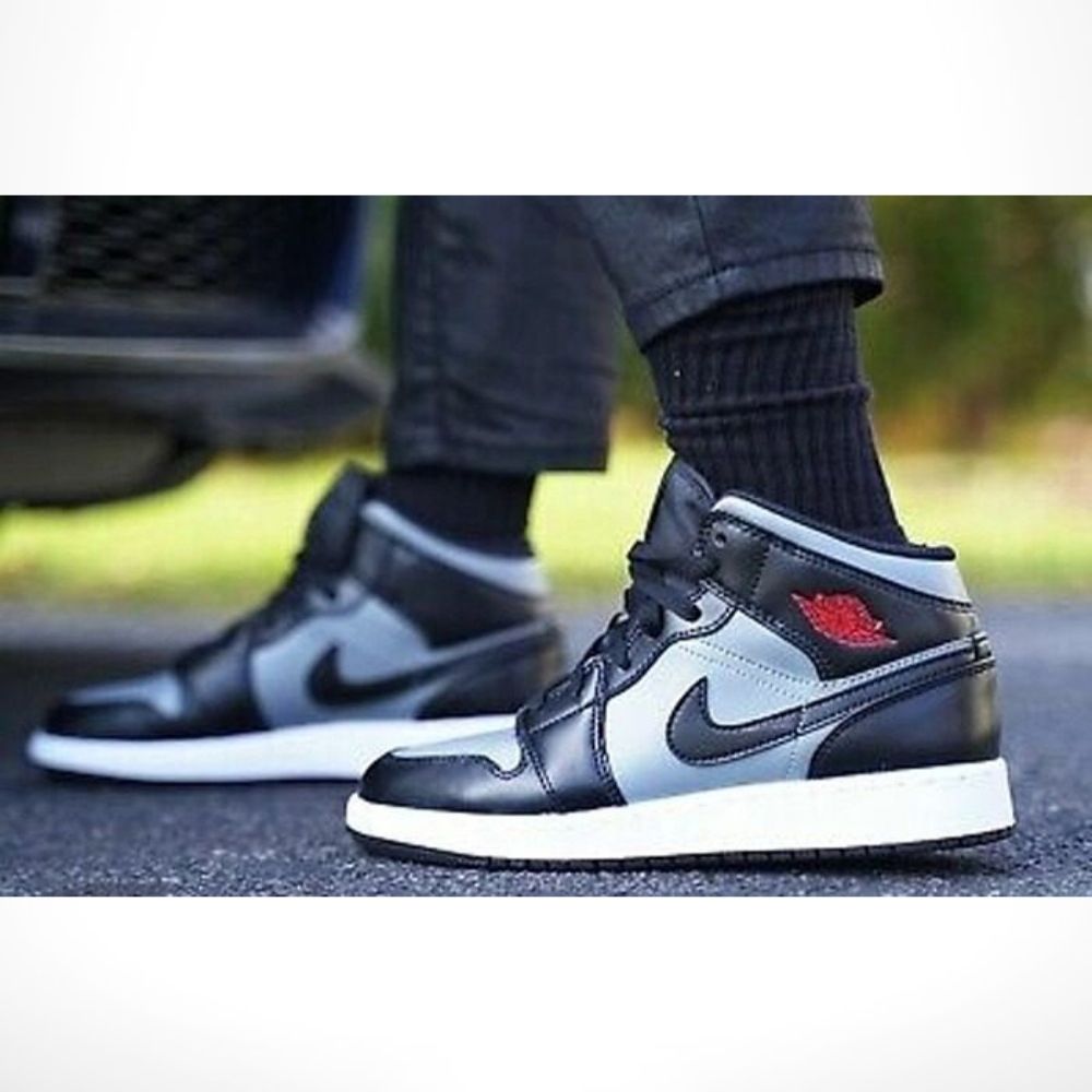Air Jordan 1 Mid Shadow in Black - product image from the listing.