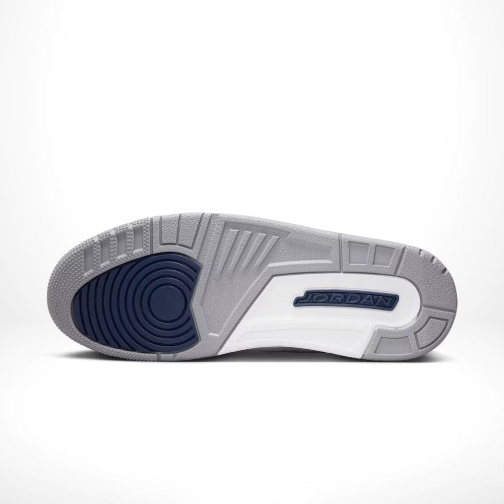 Air Jordan 3 Retro in Midnight Navy - product image from the listing.