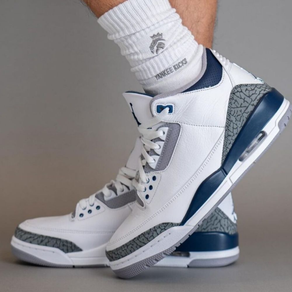 Air Jordan 3 Retro in Midnight Navy - product image from the listing.