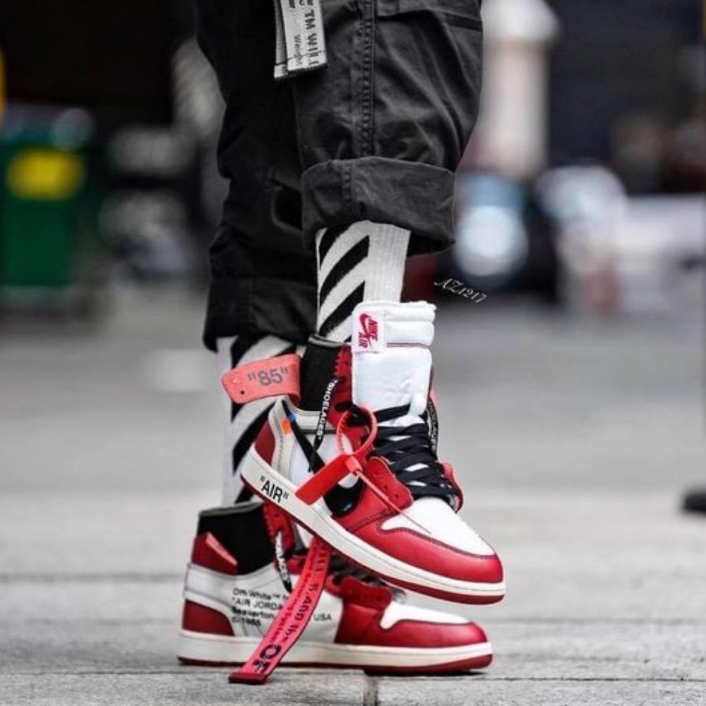 x Off-White Chicago - Air Jordan 1 Retro High - product image from the listing.