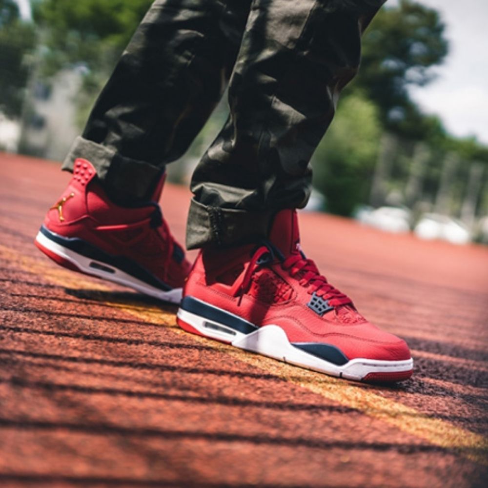 Air Jordan 4 Retro FIBA in Red - product image from the listing.