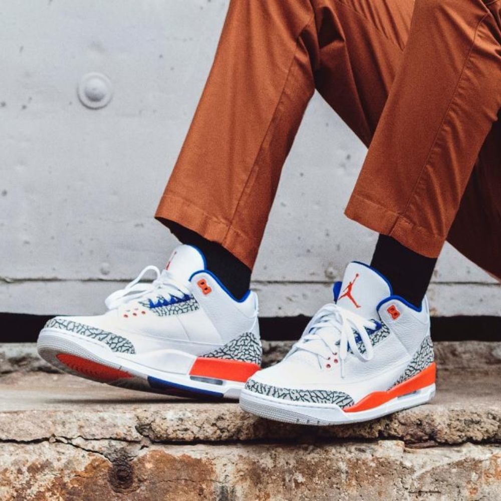 Air Jordan 3 Retro Knicks in Orange - product image from the listing.
